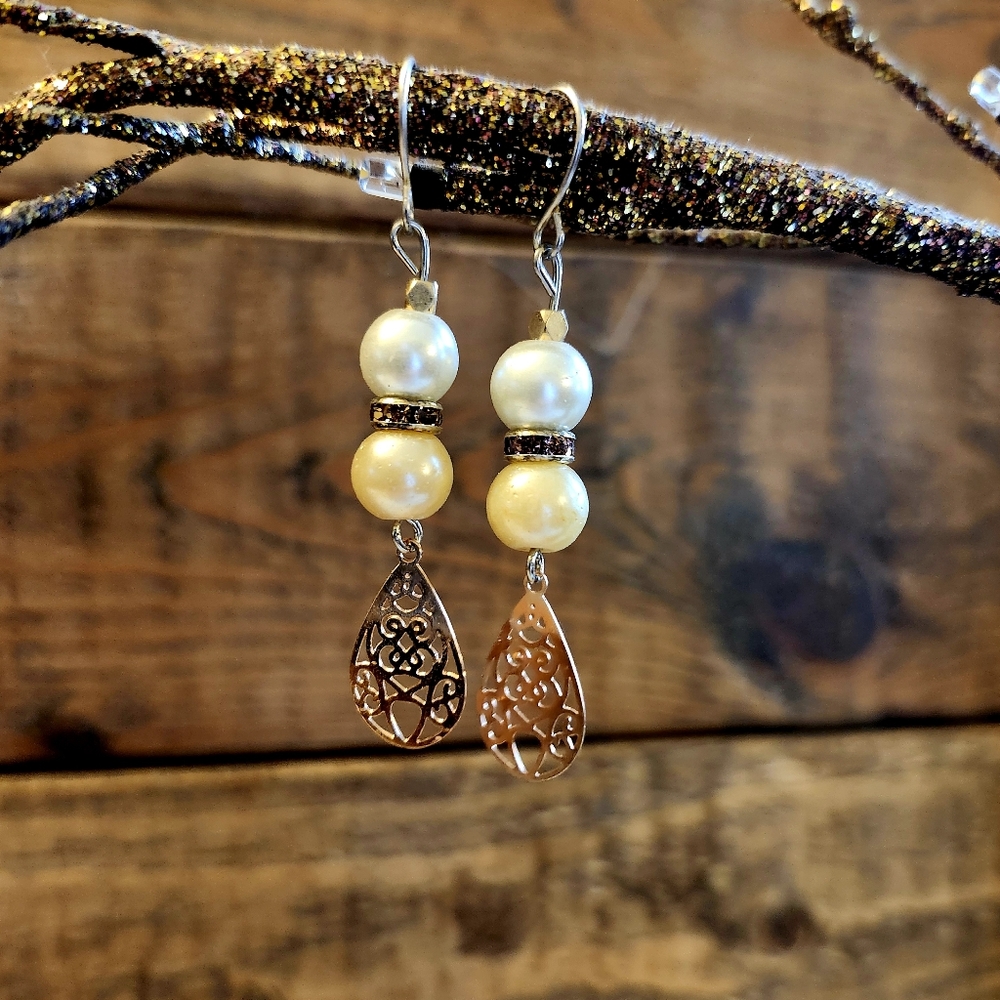 B1G1! Autumn Pearl Earrings!